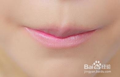 咬唇妆的五个化妆步骤详解