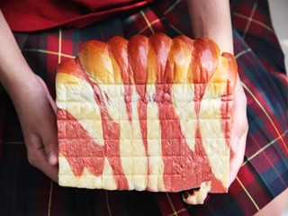 红曲双色淡奶油吐司怎么做?