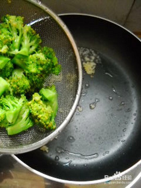 兰花双耳炒蛋的做法