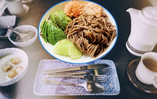 三文鱼牛油果荞麦面