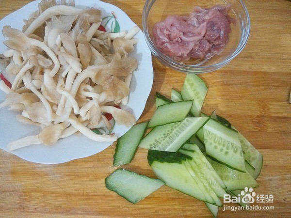 好吃好做有营养的平菇炒肉片的做法