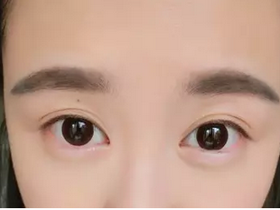 秀智的清纯妆容怎么画