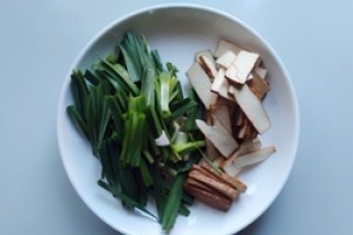 青蒜香干炒肉丝的做法