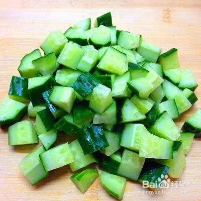 腰果虾仁的黄瓜怎么切？