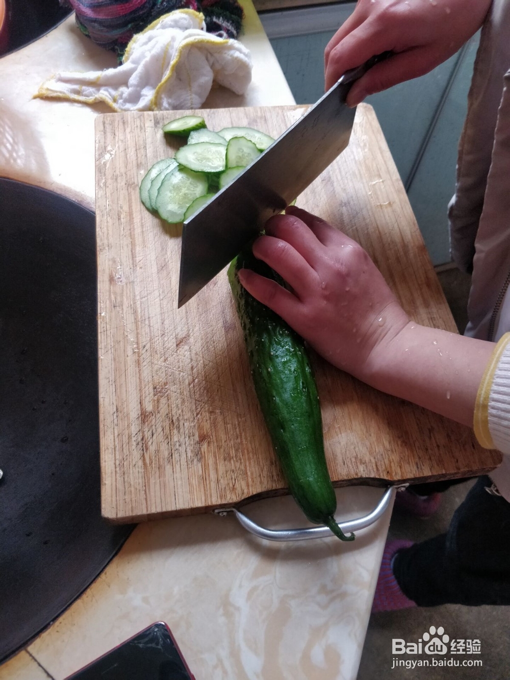 美味无比的凉拌黄瓜