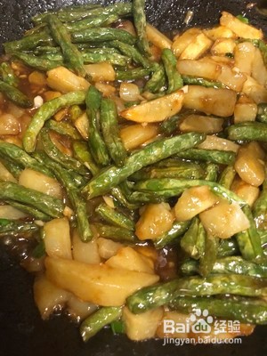 红烧豆角土豆条的做法