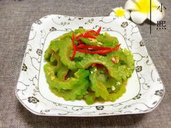 降火美味,教你做柒进柒出凉拌苦瓜的家常做法