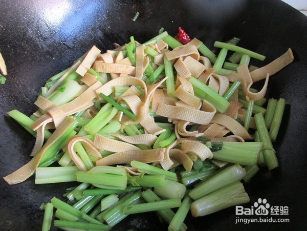 芹菜炒豆皮的做法