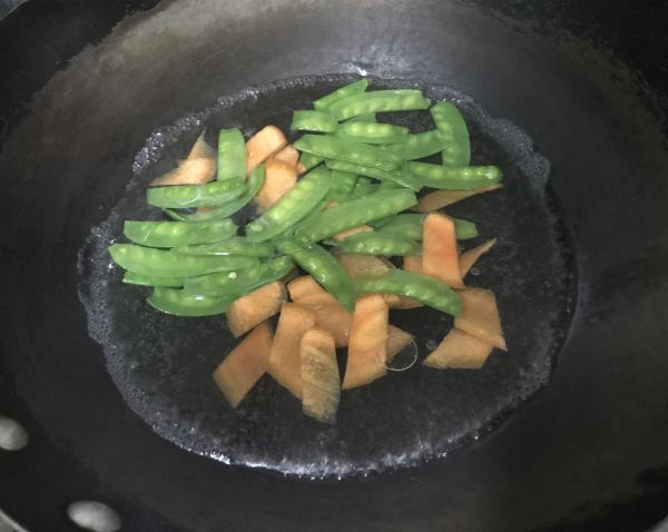 荷兰豆炒层层脆