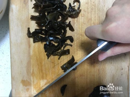家常菜凉拌口味黑木耳怎么做最简单？