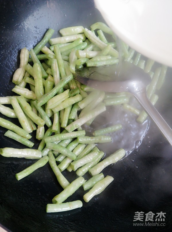 蚝油烧豆角的做法
