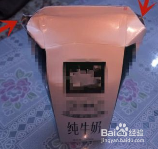 怎样倒牛奶才不容易喷溅？