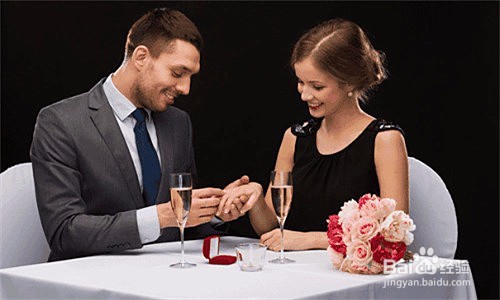 如何挑选求婚钻戒