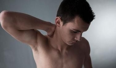 如何在工作中做好颈部保养