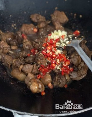 辣菜爆炒鸭肉
