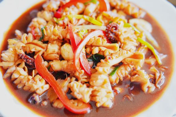 葱爆本港大鱿鱼