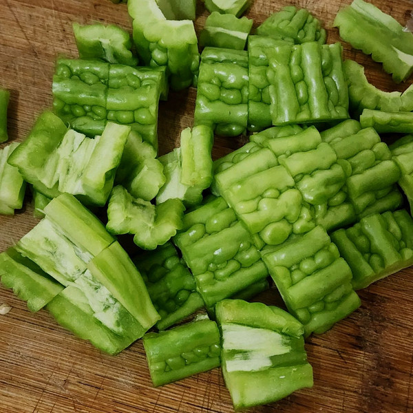 清热解暑苦瓜煲