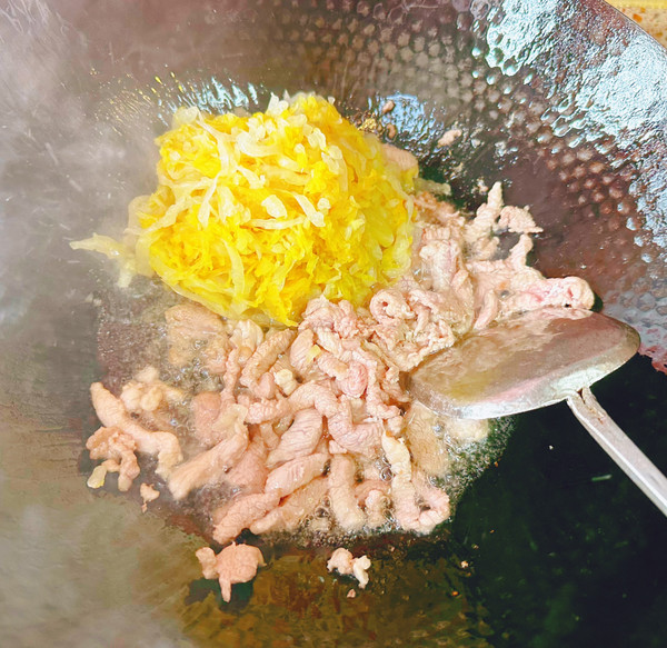 五花肉炒酸菜粉皮