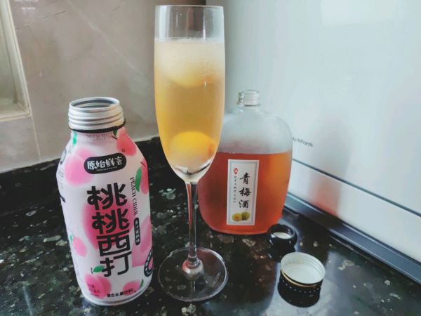 桃桃西打青梅饮