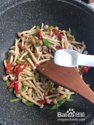 青红椒炒白玉菇