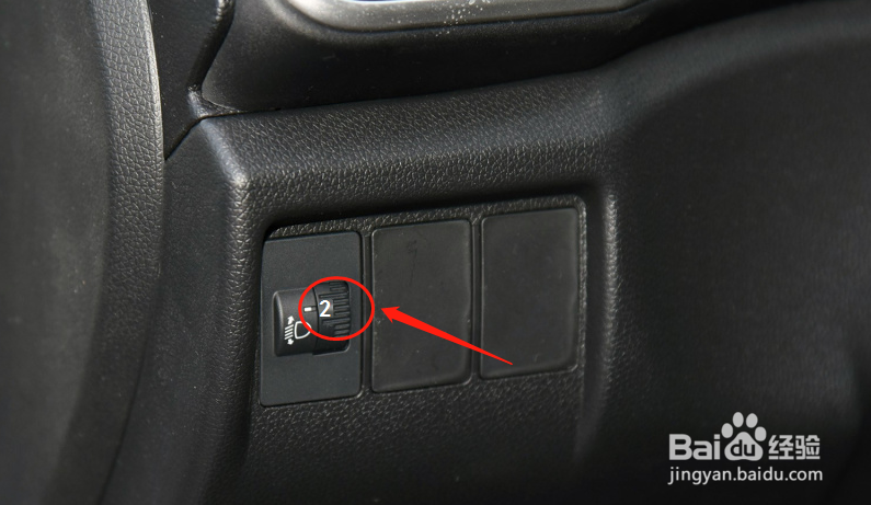 如何调节本田竞瑞车灯高度