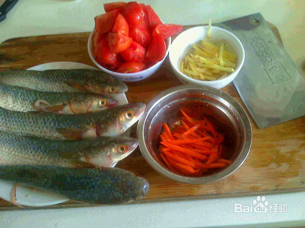 <b>怎样做好西红柿焖梭鱼的备料</b>