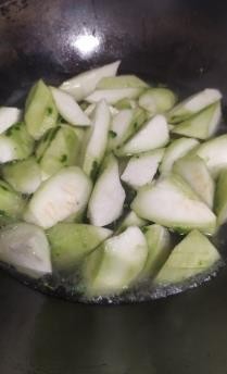 如何做猪肉炒丝瓜