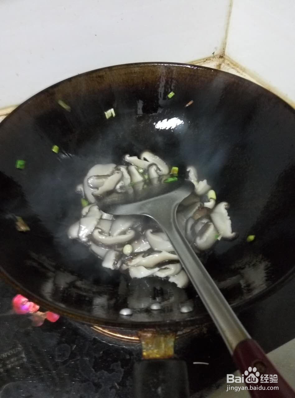 如何炒一盘好吃的香菇