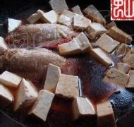 黄鱼炖豆腐的做法