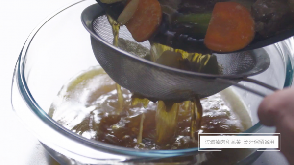 焦洋葱酱墨鱼汁面