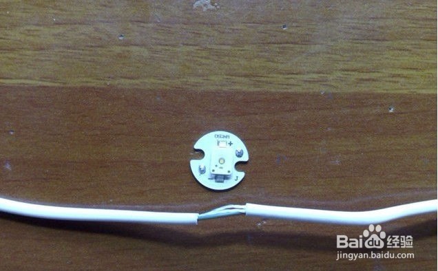 迈腾尾箱灯怎么卸