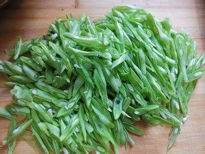 养生食补四季豆梅干菜炒肉的做法