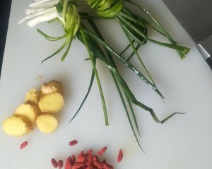 美食汤羹--猪肚煲鸡汤