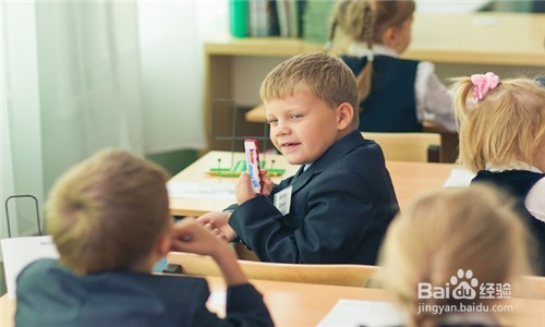 学生上课捣乱怎么办