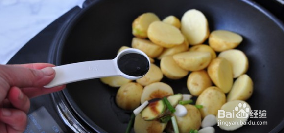 懒人炒菜之红烧土豆的做法