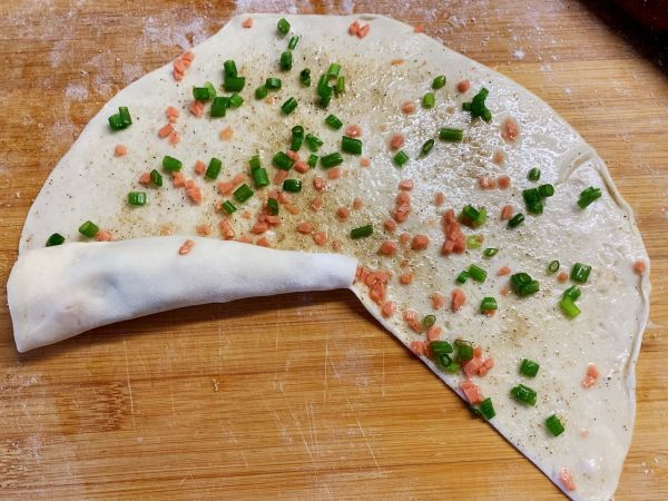 葱油饼鸡蛋卷一切