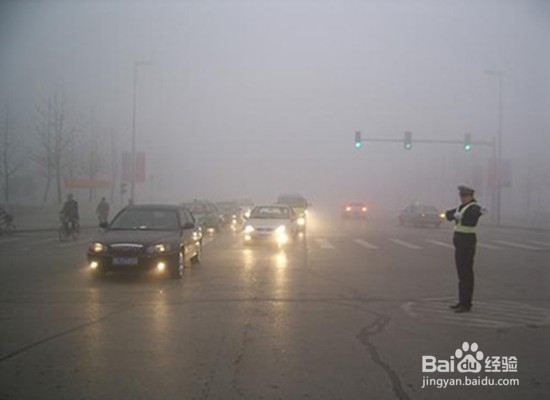 怎么在雾天安全驾驶