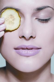 怎样预防眼部皱纹及眼部保养方法