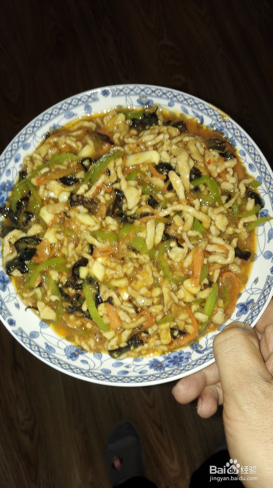 在家做鱼香肉丝用泰式甜辣酱代替泡椒