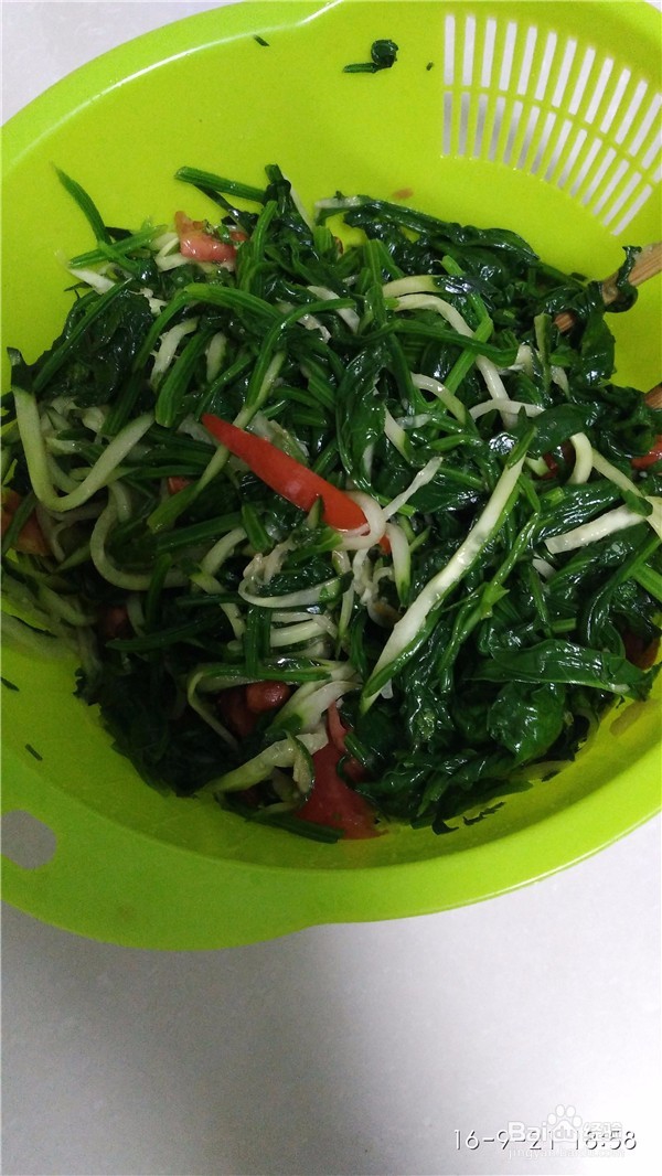 凉拌菠菜好吃可口