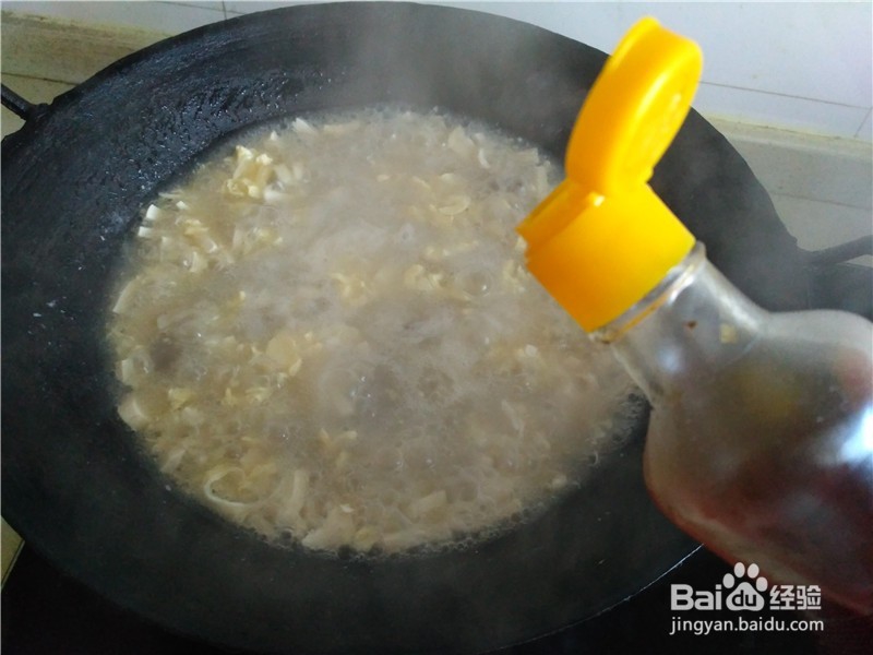 蘑菇豆腐鸡蛋汤