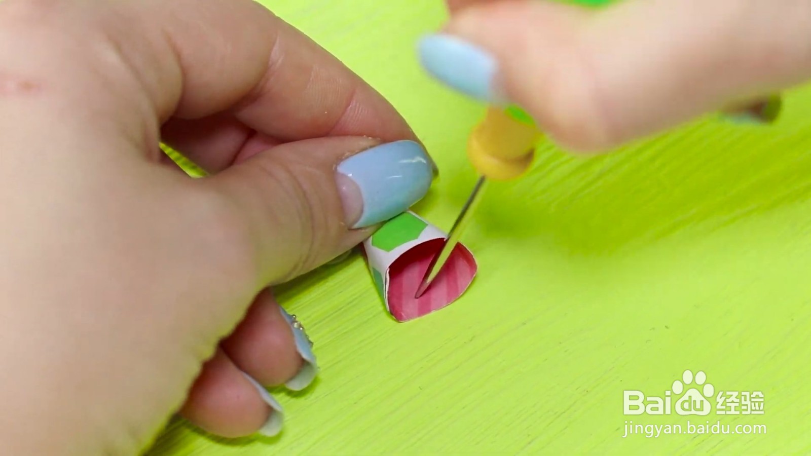 如何给芭比娃娃制作派对帽子