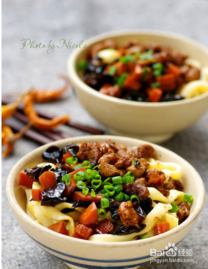 美食123===香喷喷的肉臊面