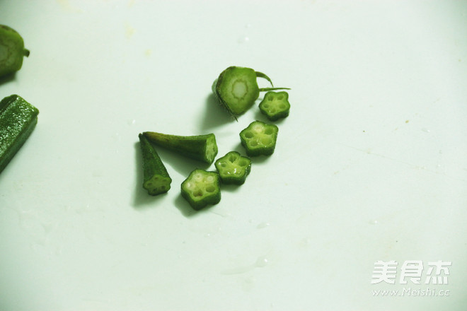 秋葵蒸水蛋的做法