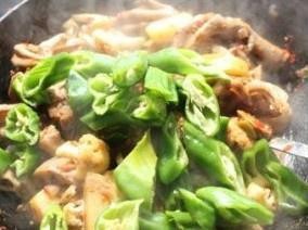 干锅鸭掌做法