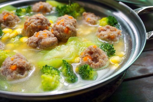 肉丸子杂蔬浓汤