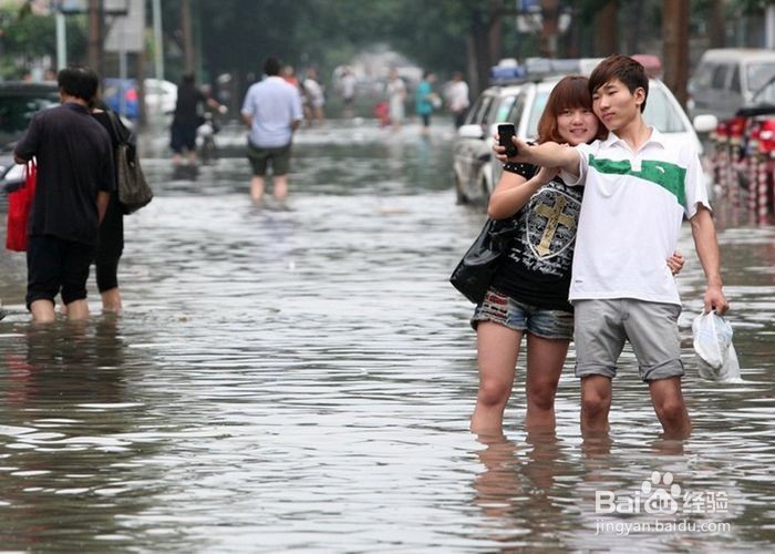 夏季如何应对雷雨灾害