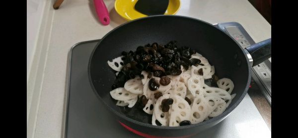 糖醋藕片炒木耳