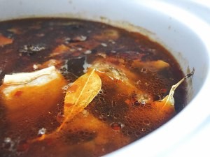 特色暖洋洋的羊蝎子煲