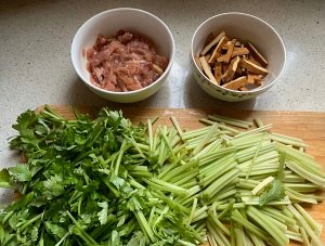 芹菜香干炒肉丝攻略